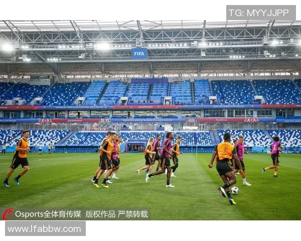 坎布尔主场迎战特温特双方争夺关键三分的精彩对决