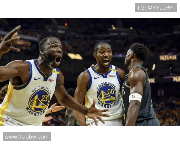 森林狼与绿军激战正酣NBA赛季精彩对决引发球迷热议与期待